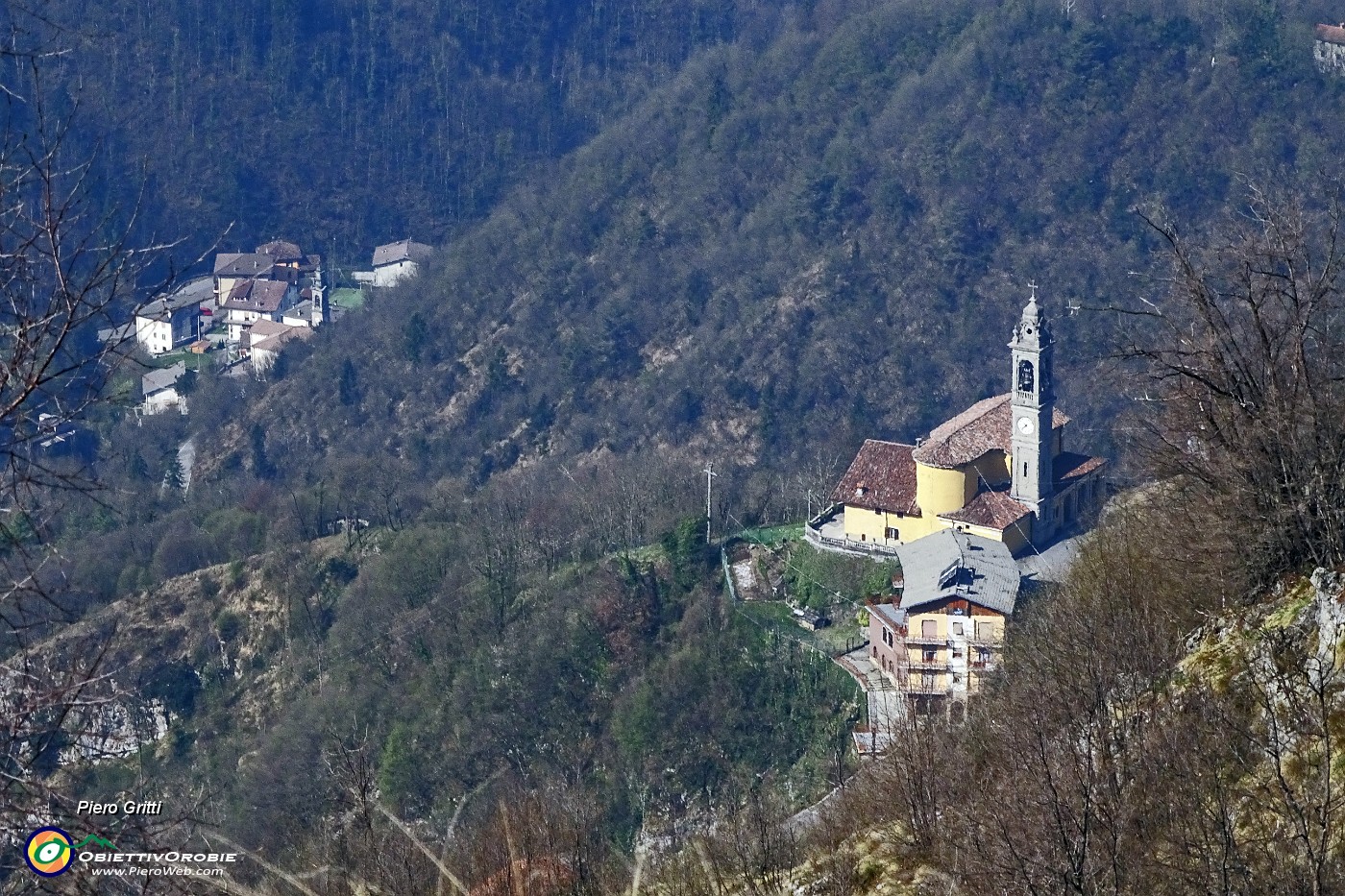 28 Zoom sulle chiese di Trafficanti in primpo piano e di Ambriola in basso.JPG -                                